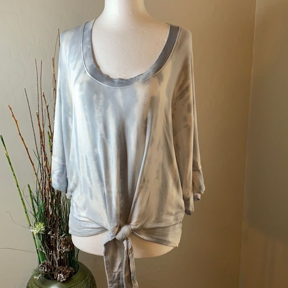 Red Haute Tie Dye Top. Ties At Waist Scoopneck Drop Shoulder Large Sleeves